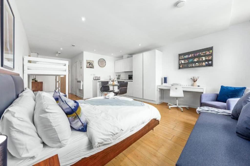 1 Bedroom Flat Piccadilly Sleep 7 In London Vr10 Bagian luar foto