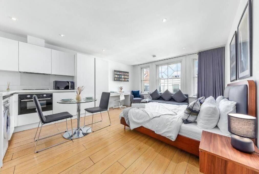 1 Bedroom Flat Piccadilly Sleep 7 In London Vr10 Bagian luar foto